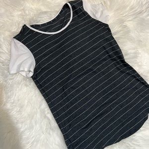 Lululemon striped grey/white tee